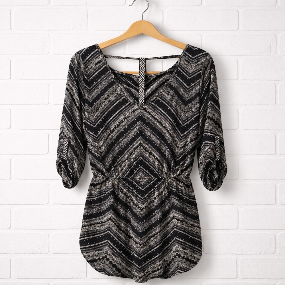 Maurices Black Patterned V‑Neck Blouse Size Small Great Condition - Picture 10 of 16